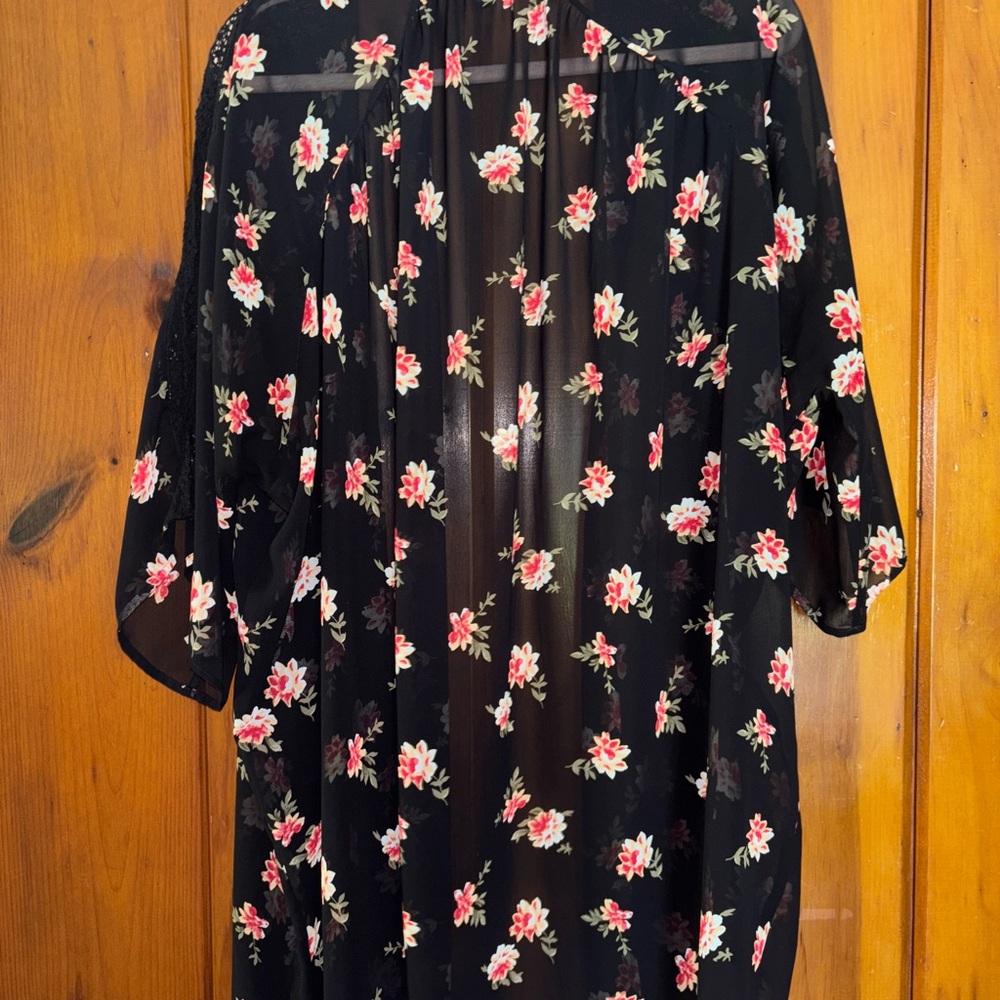 Express Floral Kimono - Picture 2 of 4